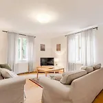 Labod, Unique At The Villa *