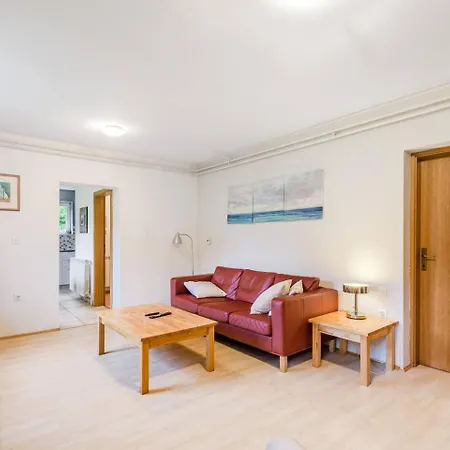 Labod, Unique At The * Most Na Soci