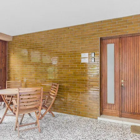 Labod, Unique At The *