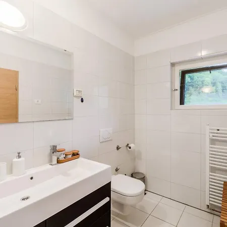 Labod, Unique At The * Most Na Soci