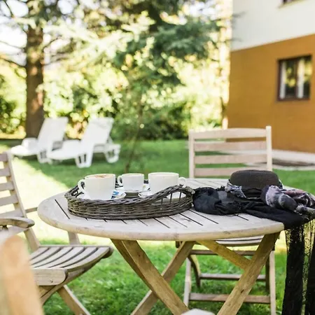 Labod, Unique At The Вилла