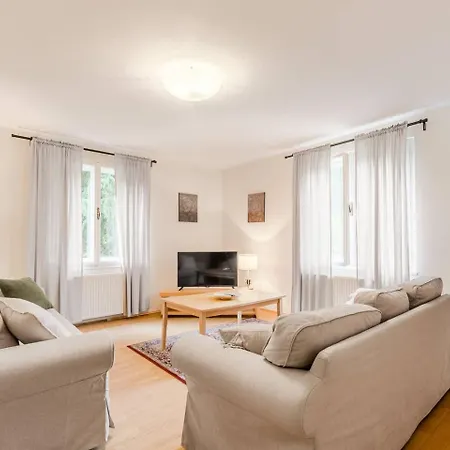 Labod, Unique At The Villa *