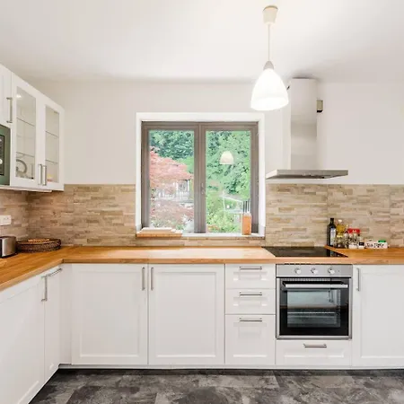 Labod, Unique At The