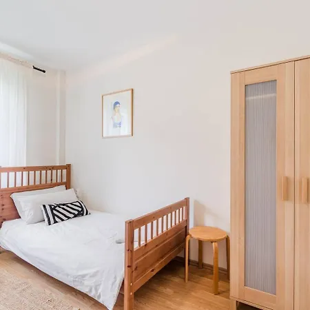 Labod, Unique At The Vila *