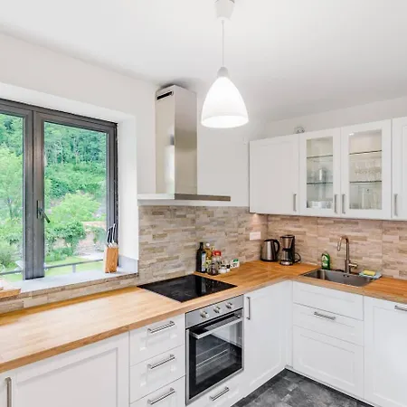 Labod, Unique At The Most na Soči