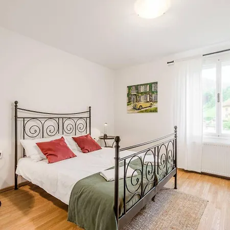 Labod, Unique At The * Most Na Soci