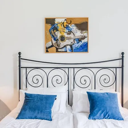 Labod, Unique At The *