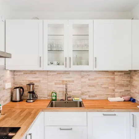 Labod, Unique At The * Most na Soči