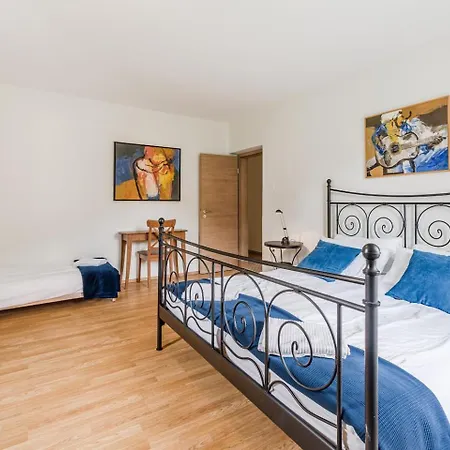 Labod, Unique At The Most na Soči