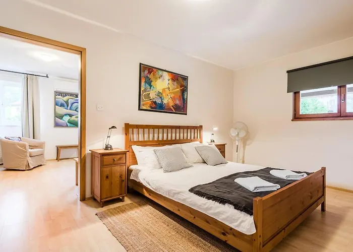 Labod, Unique At The