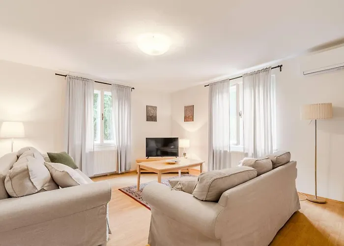 Labod, Unique At The ヴィラ *