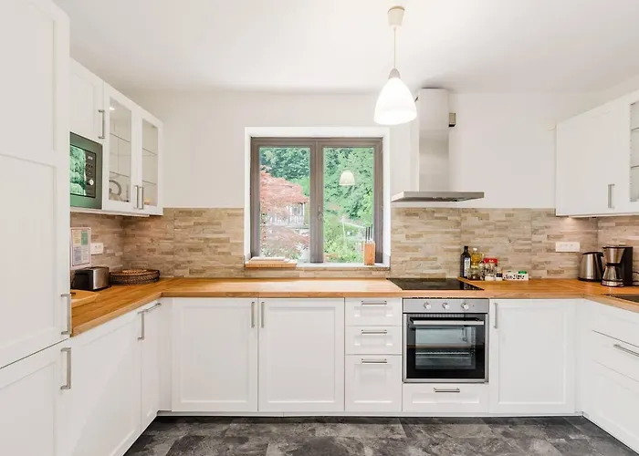 Labod, Unique At The