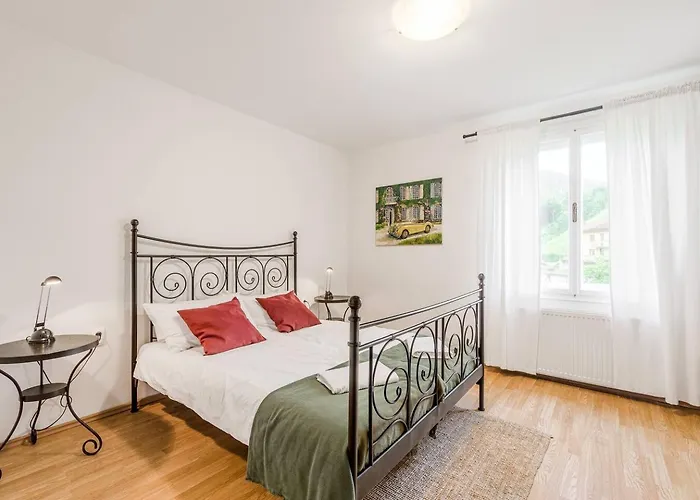 Labod, Unique At The * モスト ナ ソシ