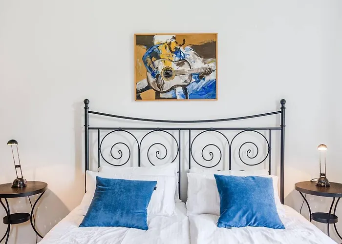 Labod, Unique At The *