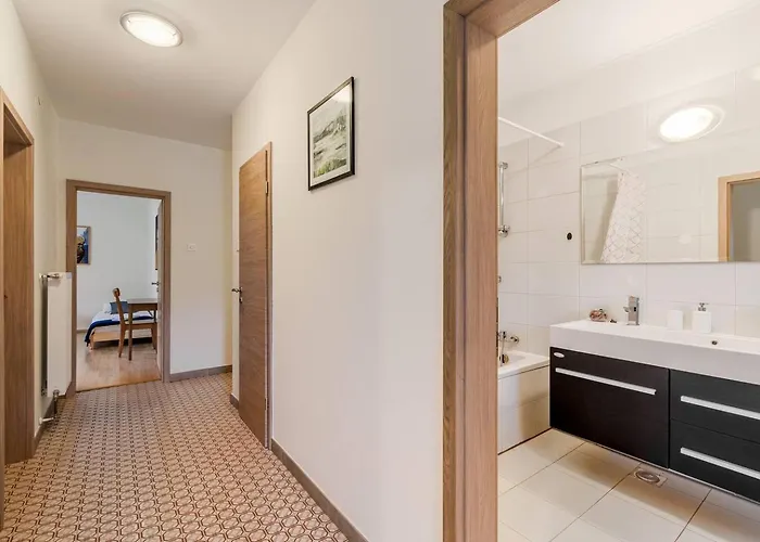 Labod, Unique At The ヴィラ *