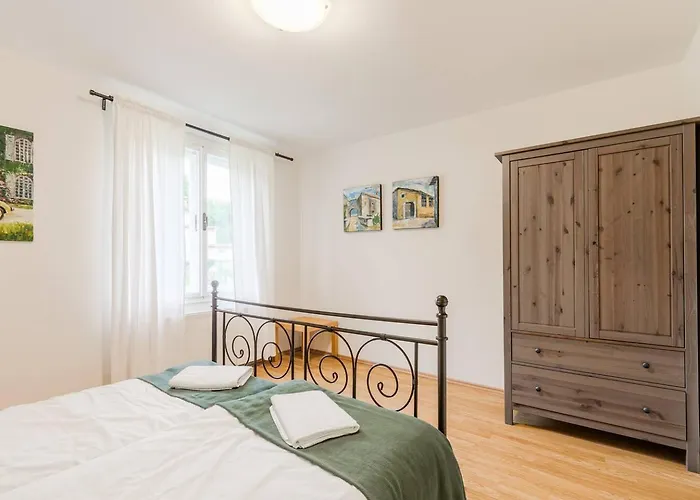 Villa Labod, Unique At The *