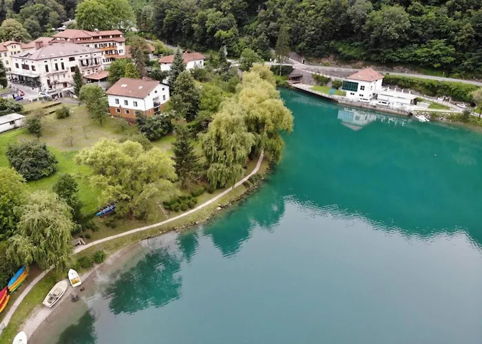 Labod, Unique At The * Most na Soči